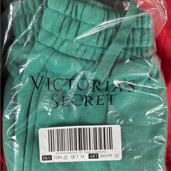 RFID Green Victoria’s Secret shorts - Picture 2 of 8